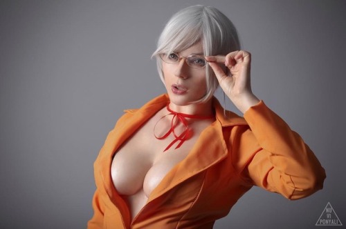 hot-cosplay-babes:Meiko Shiraki by Adamae