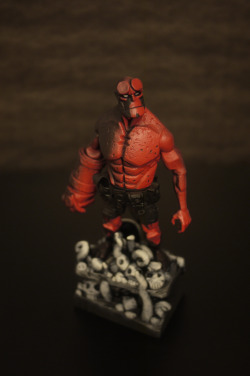 geek-art:  #geekart Gorgeous custom by Wetworks on a Hellboy