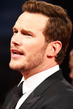 chrisprattdelicious:    Chris Pratt attends the premiere of “The