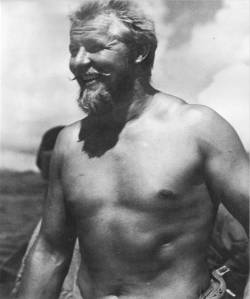 historicaltimes:WWII Soldier, member of the US Navy underwater