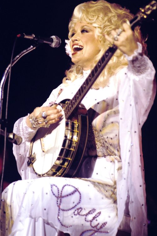 twixnmix:Dolly Parton performing at Georgia Tech’s Alexander