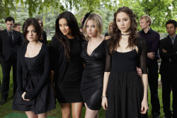 prettylittleliars-onabcfamily:  Funeral chic behind the scenes