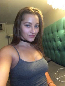 missdanidaniels:  Live on @streamate