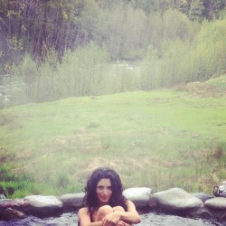 ayearofdeepcreek:  Soaking up the hot springs in the rain! Couldn’t