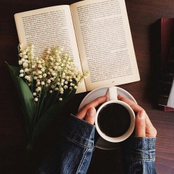 stardust-and-books:📖💚☕️