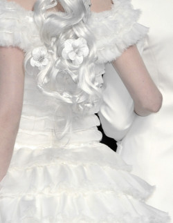 wink-smile-pout:  Chanel Haute Couture Fall 2009 Details 