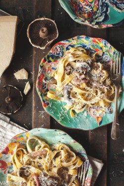 foodiebliss:  Creamy Tagliatelle with Bacon, Portobello Mushrooms