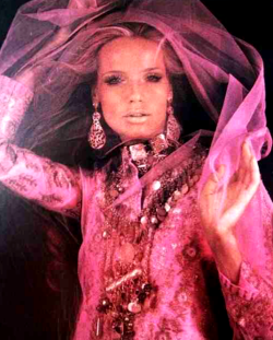 deeploungemusic:  Veruschka Vogue Paris 1969 