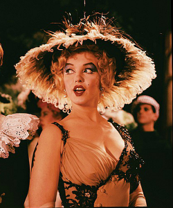 audreyandmarilyn: Marilyn Monroe in The Prince and the Showgirl
