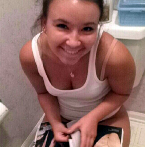 1nobodyknowsme1:  dimitrivegas:  toilet girl      (via TumbleOn)