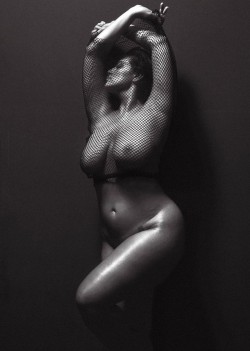 curvy-models: Ashley Graham  “nude” 