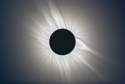 universe–stuff:  A total solar eclipse showing just how far