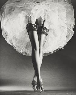 highwaygone:  vicomte-devalmont:  vitaetlaetitia:  by Horst P.