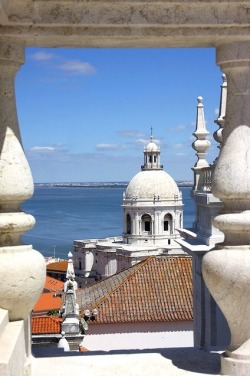 alma-portuguesa:  Lisbon by the river Tagus, Portugal 