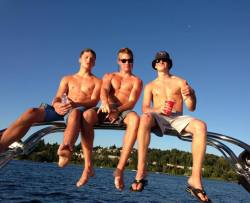 hotwebdudes:  http://hotwebdudes.tumblr.com/