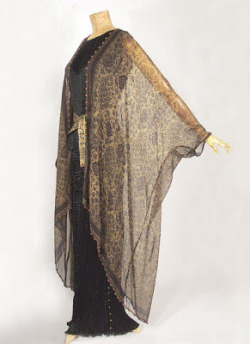 fawnvelveteen:  Mariano Fortuny silk gauze wrap, c. 1920. Persian