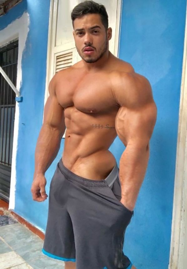 titanswole-archive:Hey Mister… Can you help me grow more…?@hardtrainer01