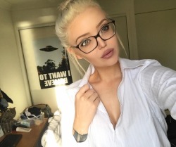 phoebekawai:  work is so annoying at least i look like your secretary