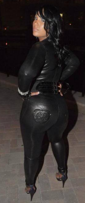 thycklikechocolate:  All Black Err Thang…..  Betcha that Pussy