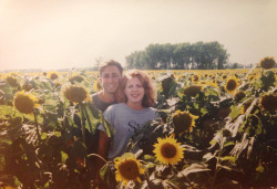 carissa-xy:  My parents in a sunflower field 1997 + 2014  (I