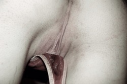 stickyknickers:   Lick n’ stick 