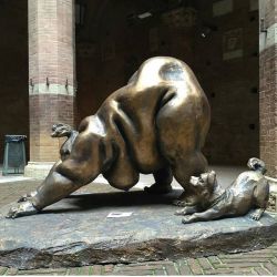 theartofobesity: Chubby Woman by sculptor Xu Hongfei, in Siena,
