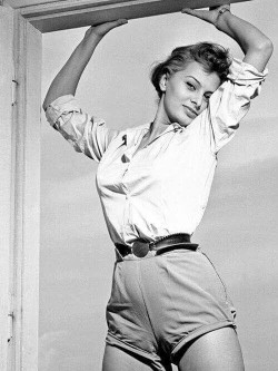 classic-hollywood-glam:Sophia Loren