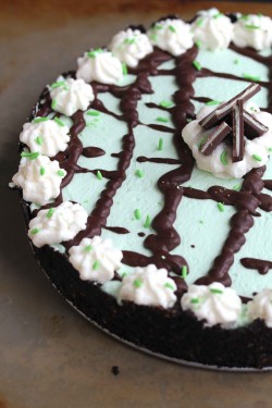 confectionerybliss:  Baileys Mint Chocolate Cream PieSource: