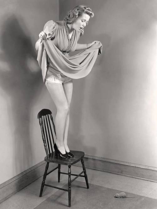 blondebrainpower:Eeeeek!, 1940  Photographed by Harold M. Lambert