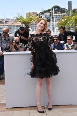 celebrity-legs-and-heels:  Emma Stone  Follow http://celebrity-legs-and-heels.tumblr.com/