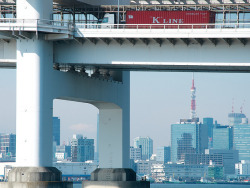 japan-overload:  Tokyo Tower and Rainbow Bridge by Active-U on