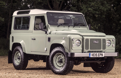 carsthatnevermadeit:  Land Rover Heritage Defender, 2015. A production model with retro styling detailsÂ 