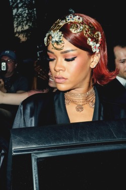 insecurespice:  nasty-gal-mentality:  Rihanna & Rihanna Jr.