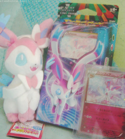 i got the new furious fists sylveon deck box, it was practically