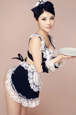 chinesepiggy29:  fear-and-loathing-in-latex:  Maid for you  