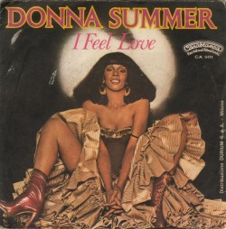 fikemeldman:  vinyloid:  Donna Summer - I Feel Love (Italy) 