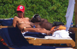 toplessbeachcelebs:  Heidi Klum (Model) sunbathing topless in