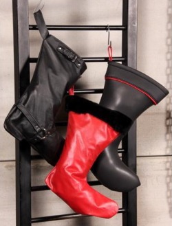 bearconcentrate:  I love these leather christmas stockings Tag