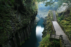 lamalan:  odditiesoflife:  Mystical Takachiho Gorge, Japan A