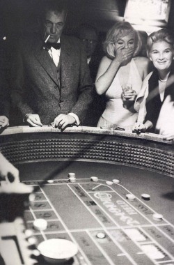 the60sbazaar:  John Huston and Marilyn Monroe at the casino (ph.