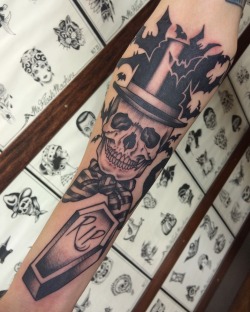 fuckyeahtattoos:  Fancy Skull With Bats and Coffin done by Cookie