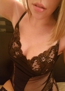 sassysexymilf:  Happy Lingerie Monday! Here’s a peak of last