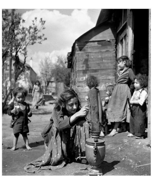 Robert Doisneau, Les gitans de Montreuil, 1950 Nudes & Noises