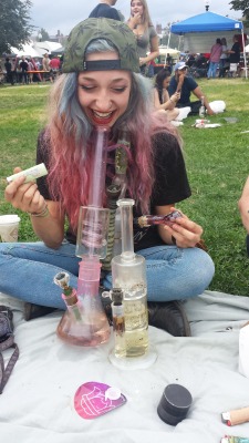 weed-breath:  Jess being cute, going hard @psychedelic-freak-out