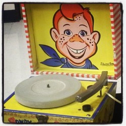 respinit:  …it’s Howdy Doody time kids…  #recordplayer