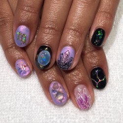 africanaquarian:  heynicenails:  Healing Virgo Nails for Elsy