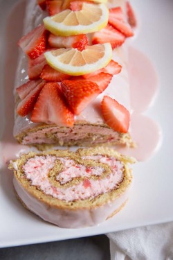 foodffs:  Strawberry Lemonade Cake RollFollow for recipesIs this