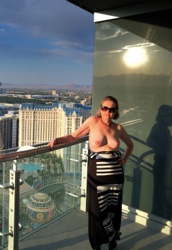 exhibitionist-wife:Balcony Love