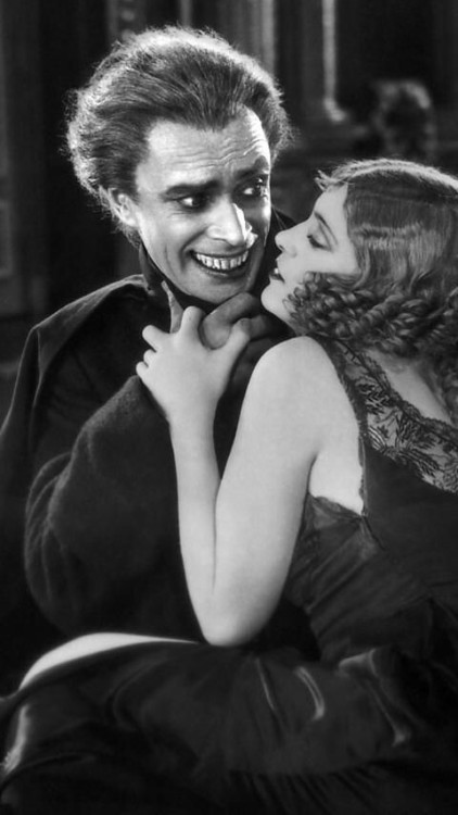 Conrad Veidt and Mary Philbin in The Man Who Laughshttps://painted-face.com/