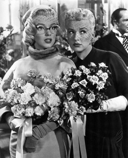 suicideblonde:  Marilyn Monroe and Betty Grable in How to Marry